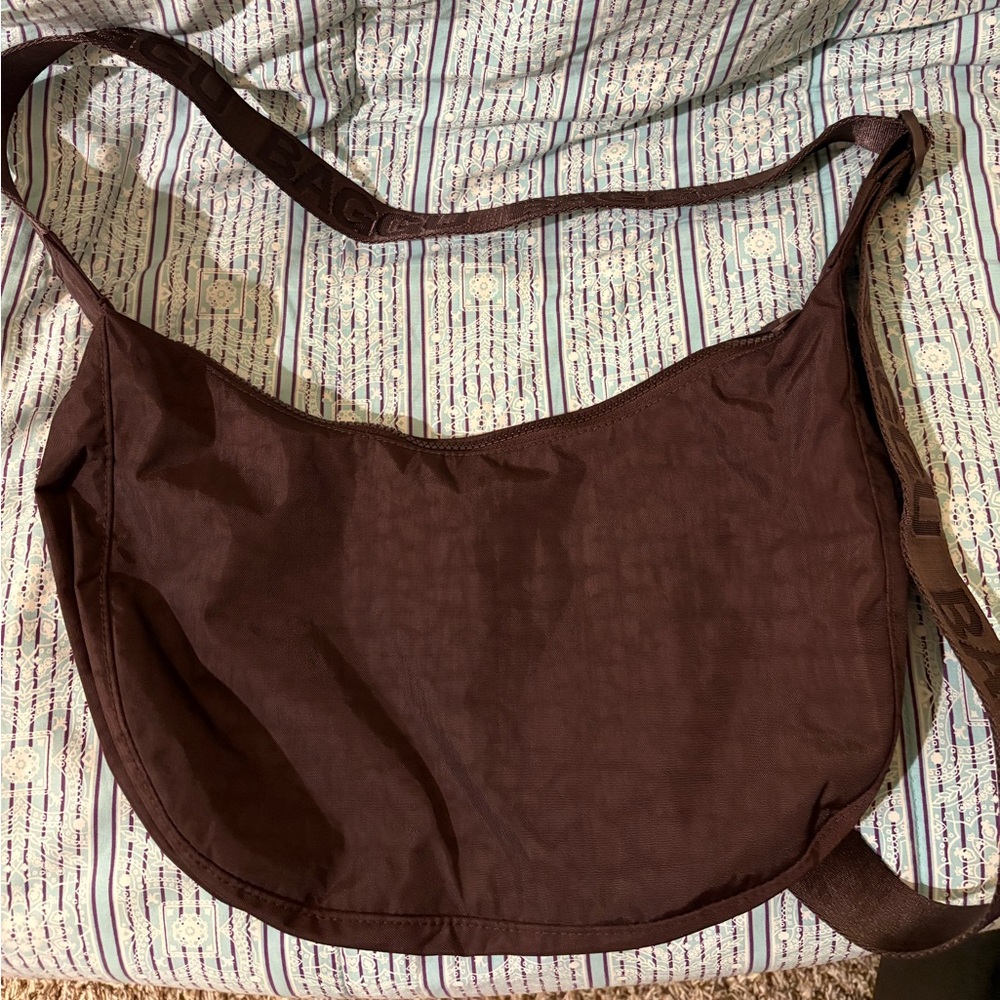 Baggu medium crescent - chocolate plum